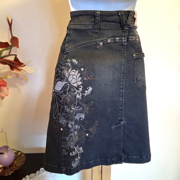 NWT I AM GIA Blue Stretch Cotton Knee Length Floral Embroidered Denim Skirt - Picture 6 of 8